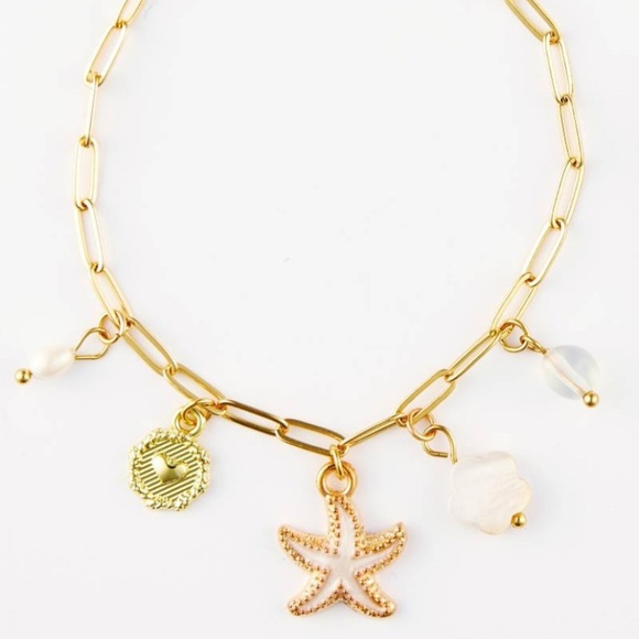 The Unbranded Brand Jewelry - Gold Beach Charm bracelet